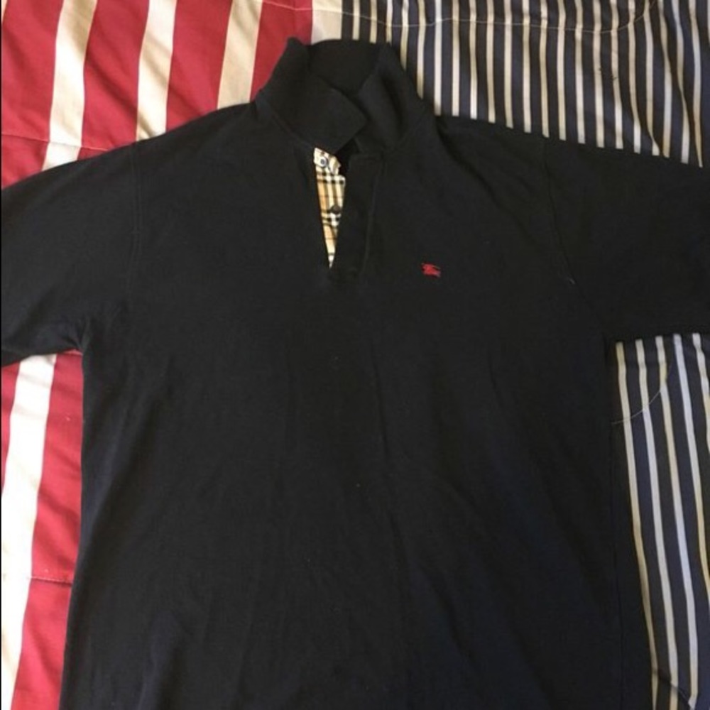 Burberry Rare Men’s Black half sleeves Polo. (L)